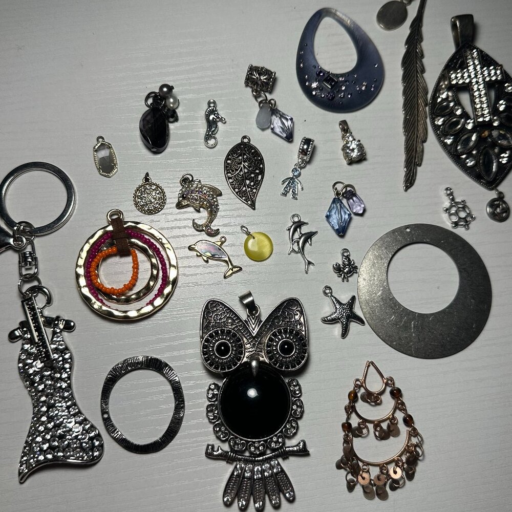 ASSORTMENT OF CHARMS